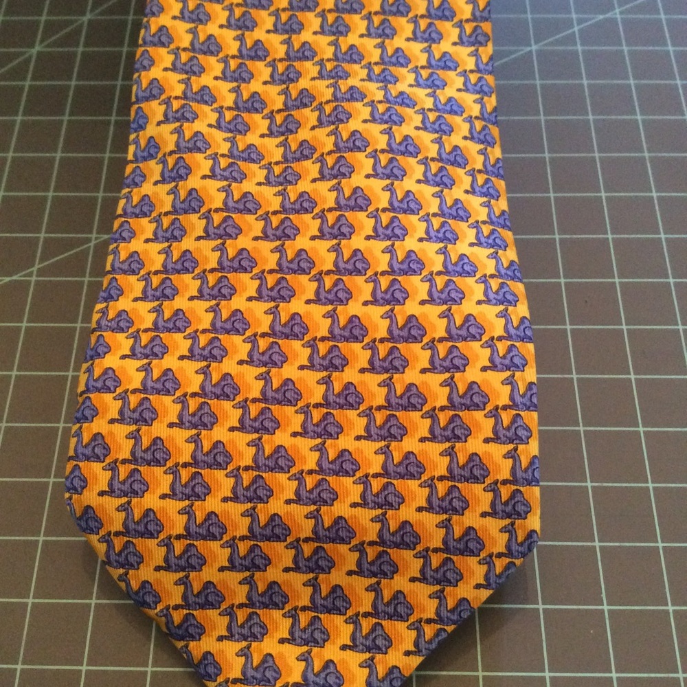 Eximious tie. Camels